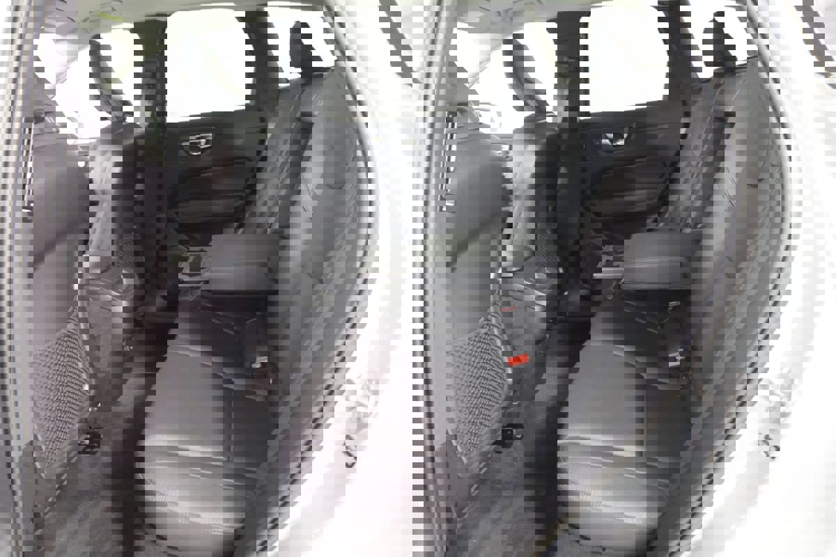 Used 2023 Volvo XC60 B5 Plus image 47