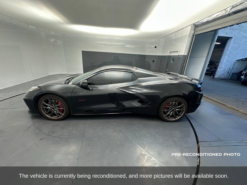 Used 2023 Chevrolet Corvette Stingray Premium Conv w/ Z51 Performance Package image 2
