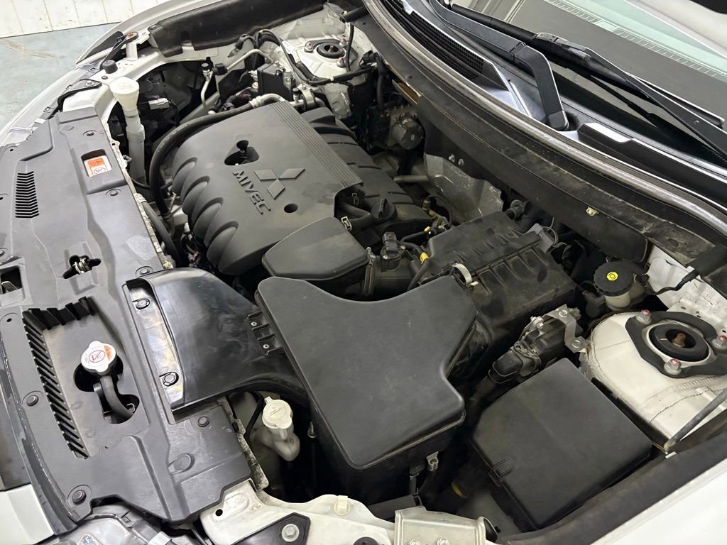 Used 2019 Mitsubishi Outlander ES image 32