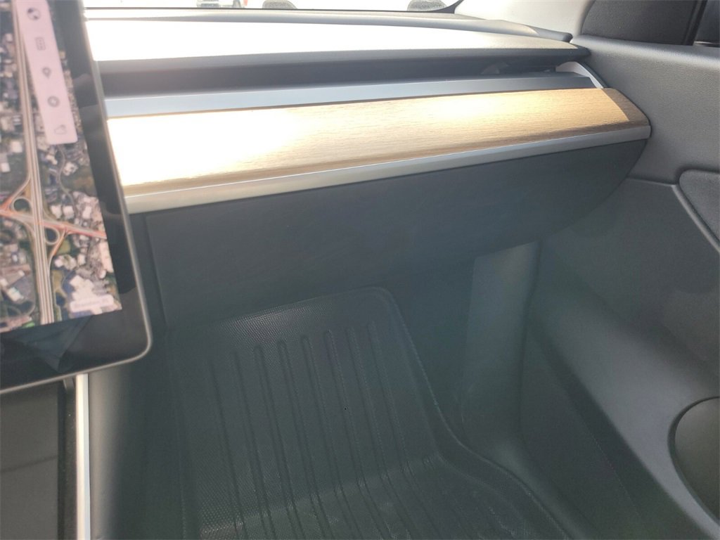 Used 2020 Tesla Model Y Long Range image 25