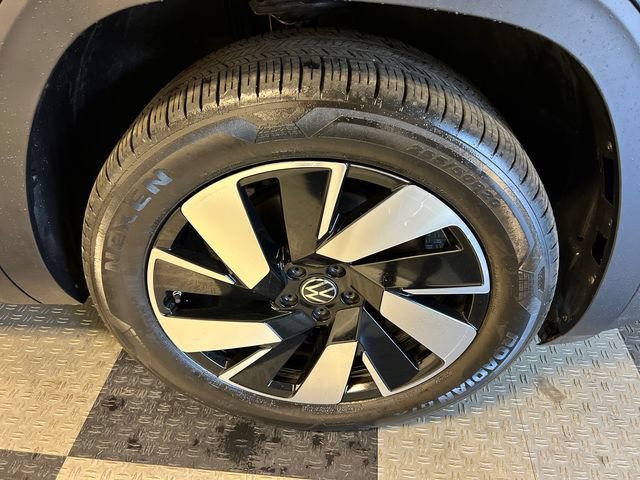Certified 2024 Volkswagen Atlas Cross Sport SE FWD image 10