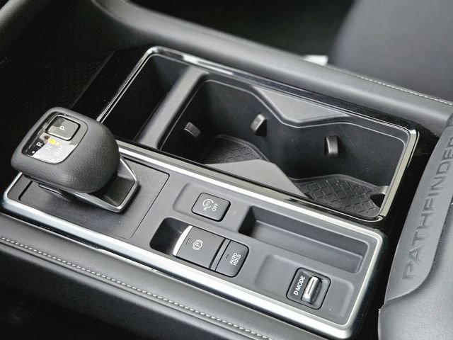 Used 2025 Nissan Pathfinder SV FWD image 27