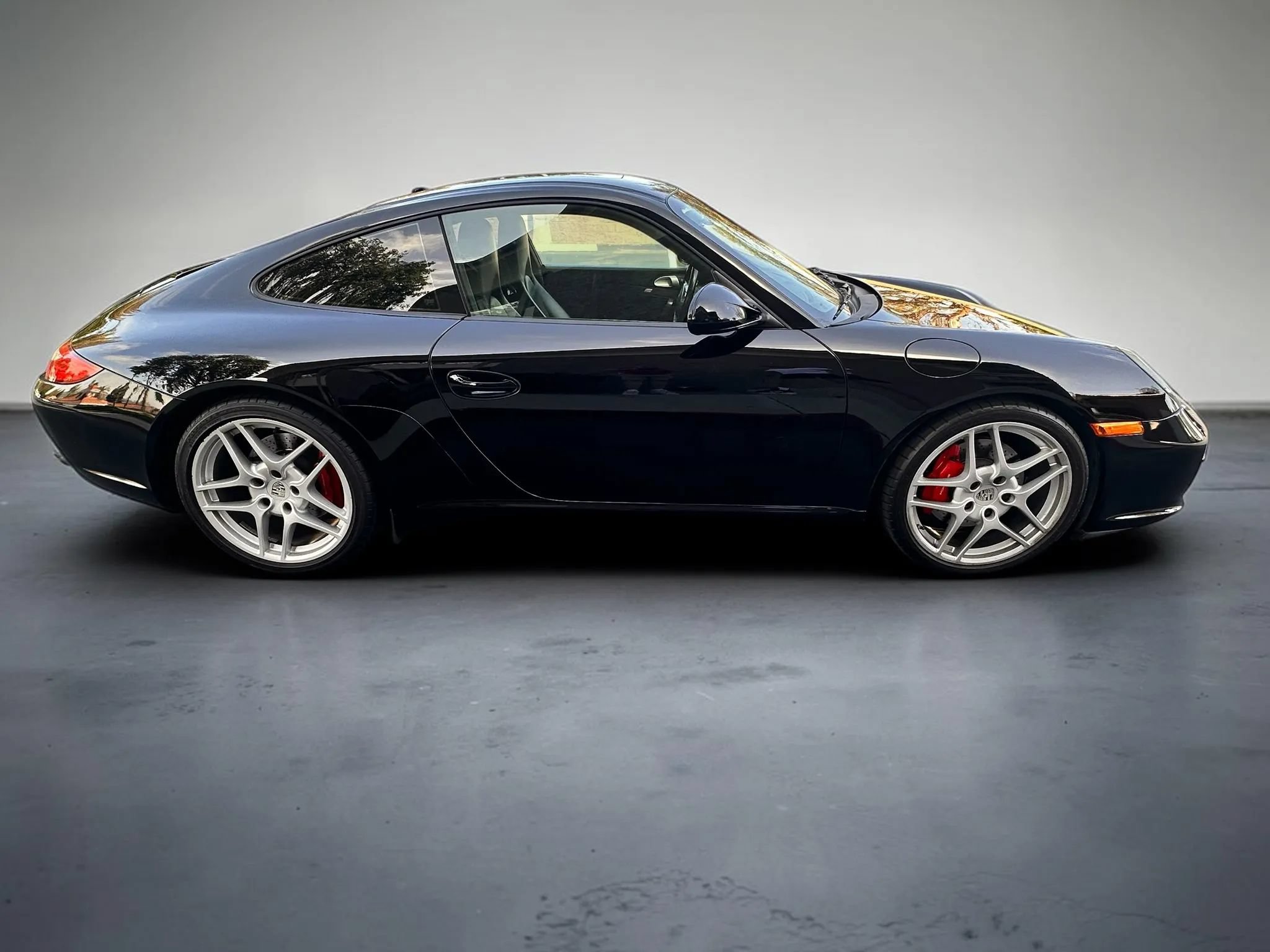 Used 2011 Porsche 911 Carrera S RWD image 2