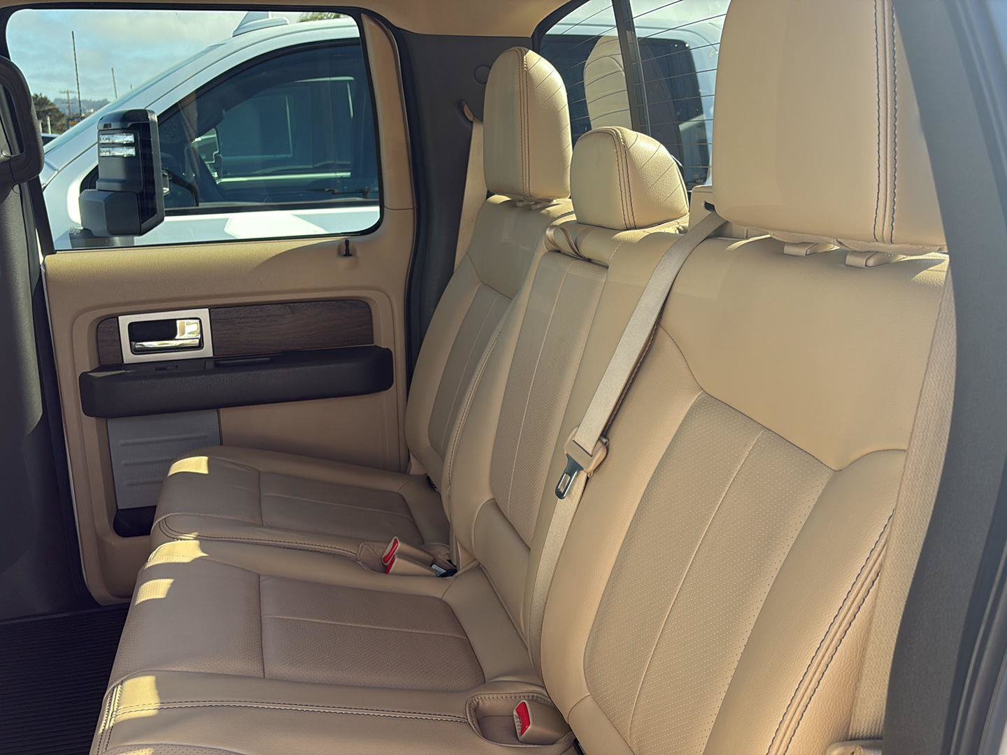Used 2014 Ford F150 Lariat w/ Equipment Group 502A Luxury AWD/4WD image 29