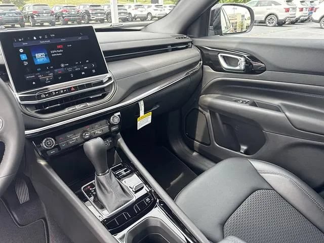 New 2026 Jeep Compass Latitude AWD/4WD image 11