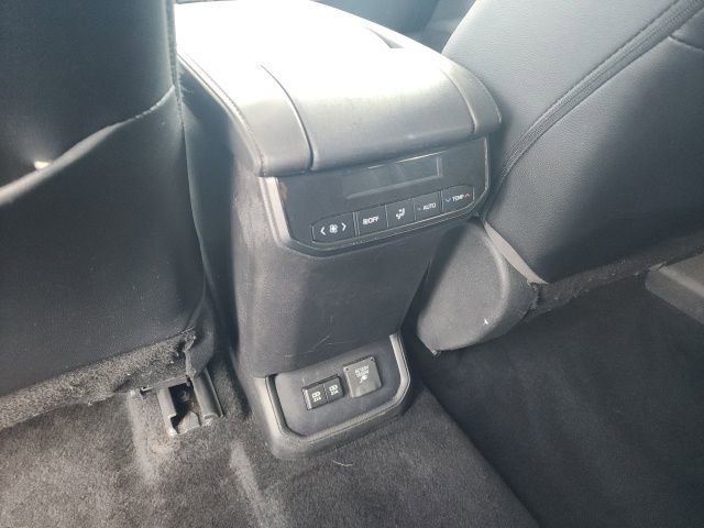 Used 2020 Toyota Highlander Limited image 16