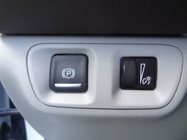 Used 2023 GMC Acadia SLE w/ Driver Convenience Package FWD image 18