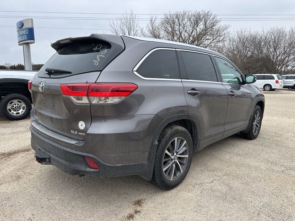 Used 2017 Toyota Highlander XLE image 11