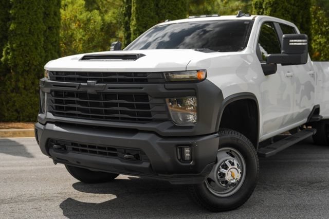 Used 2024 Chevrolet Silverado 3500 LT w/ Convenience Package AWD/4WD image 2