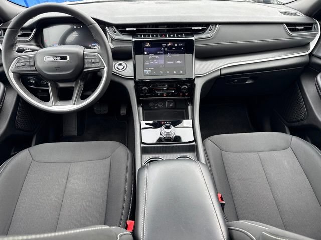 Used 2025 Jeep Grand Cherokee L Laredo w/ Luxury Tech Group I AWD/4WD image 4