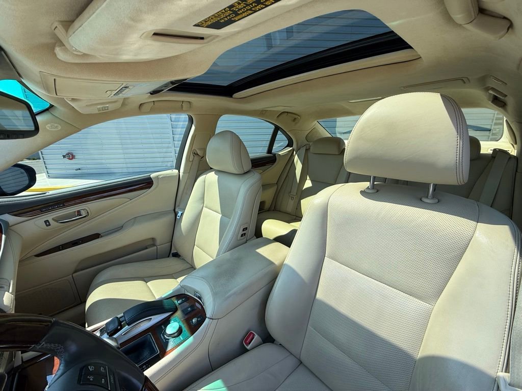 Used 2016 Lexus LS 460 w/ Comfort Package image 22