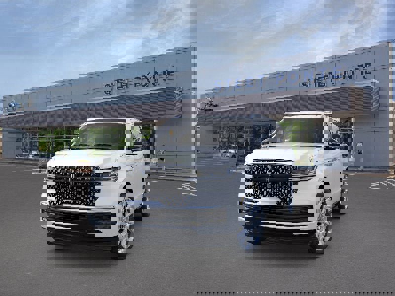 New 2025 Lincoln Navigator Reserve image 2
