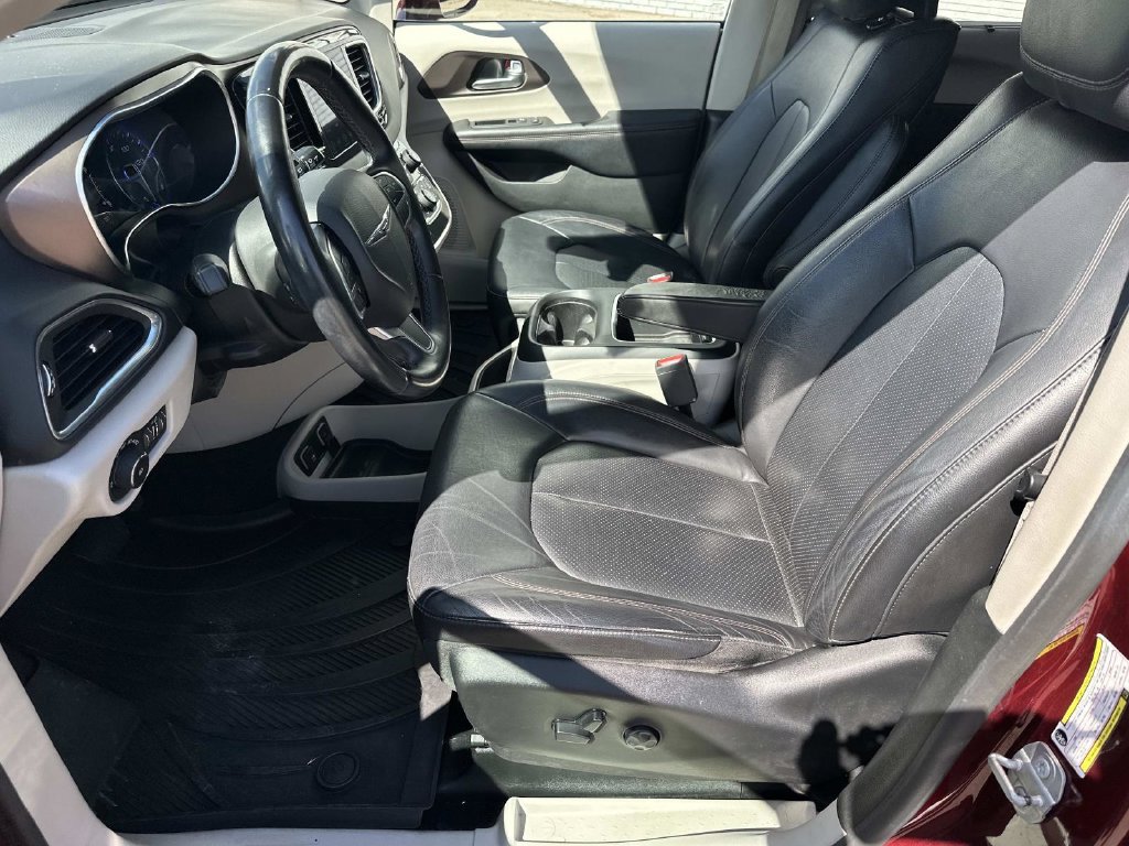 Used 2018 Chrysler Pacifica Touring-L Plus FWD image 20