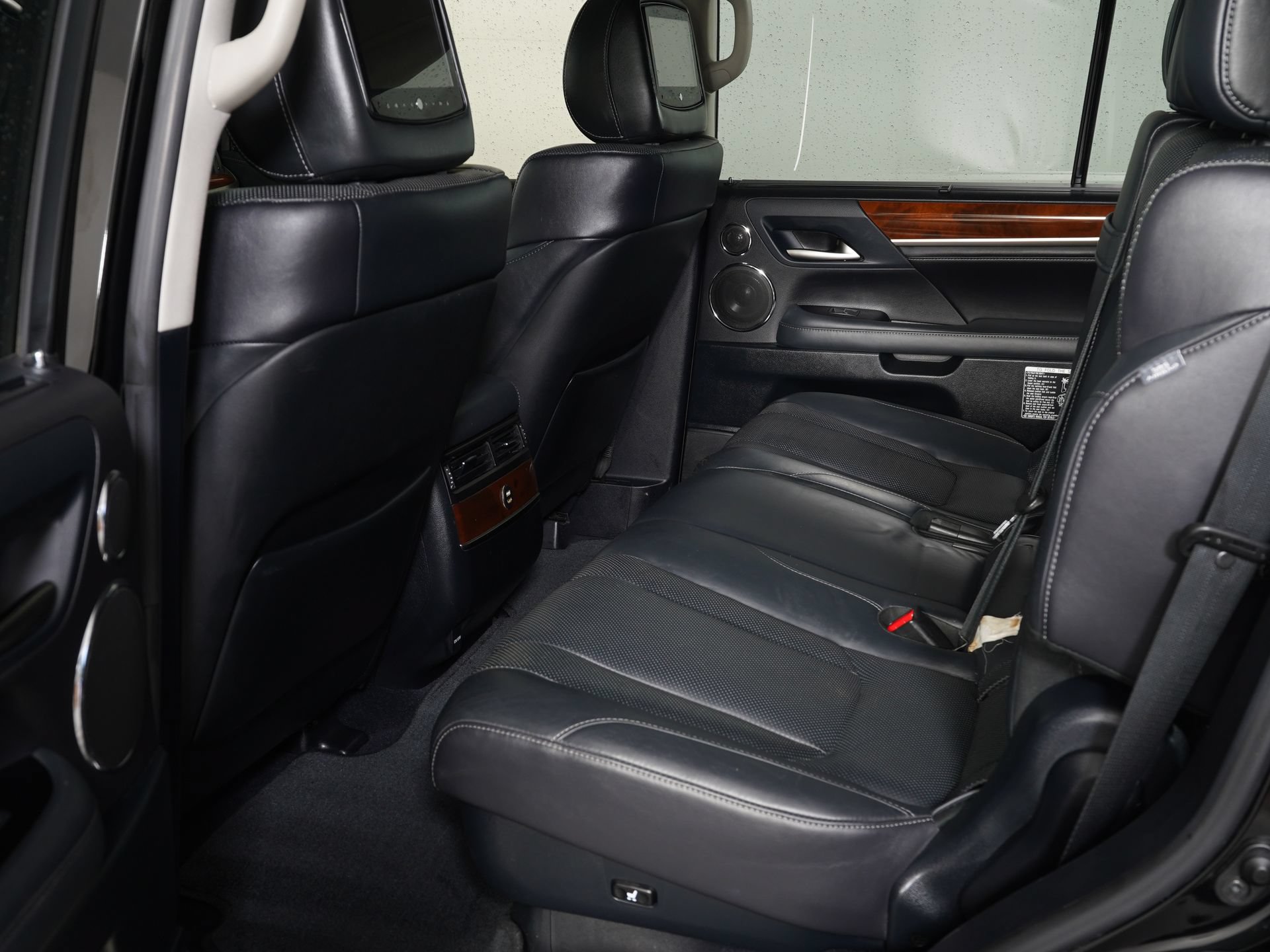 Used 2016 Lexus LX 570 4WD w/ Luxury Package image 14