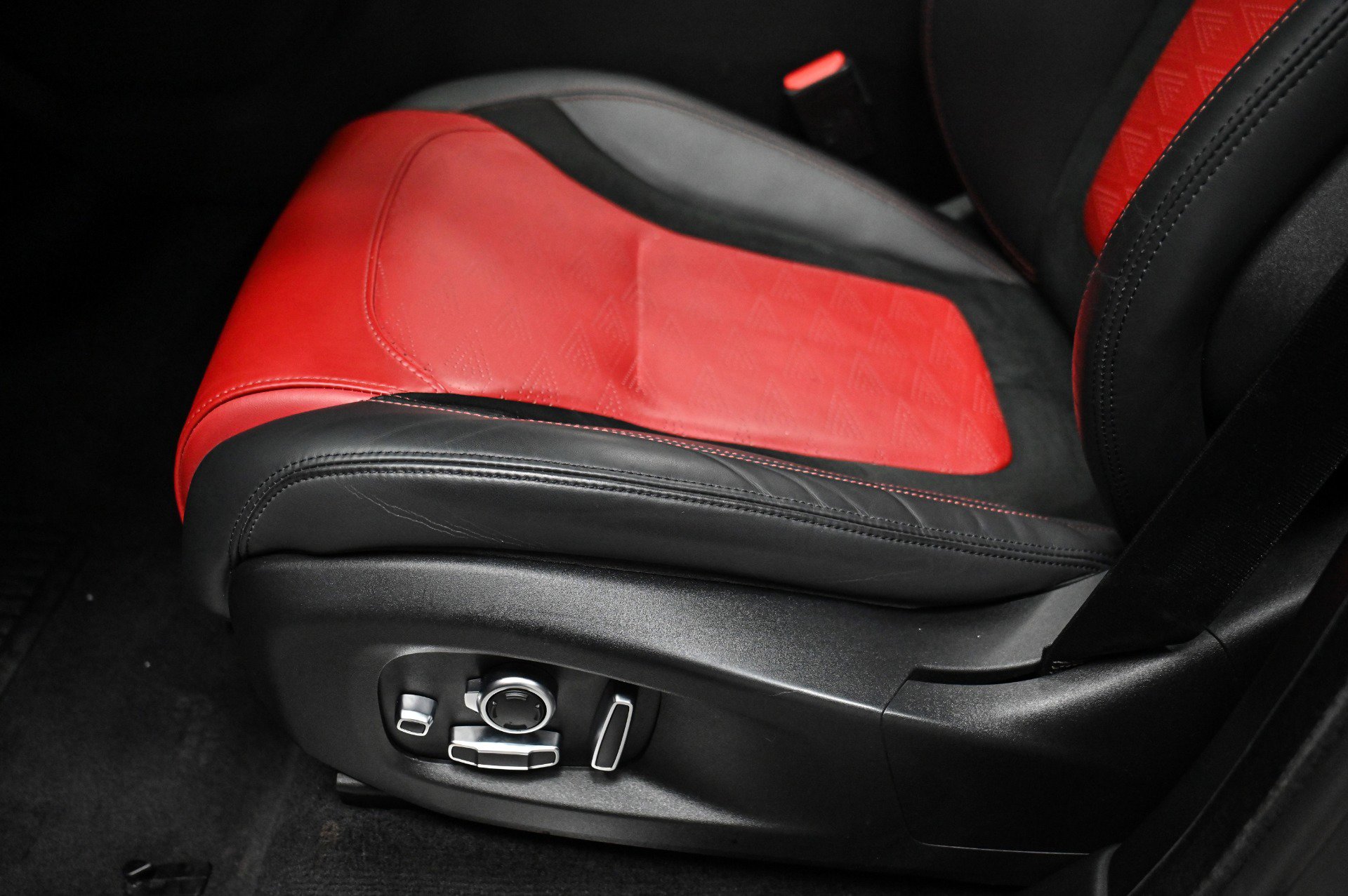 Used 2022 Land Rover Range Rover Sport SVR Carbon Edition image 30