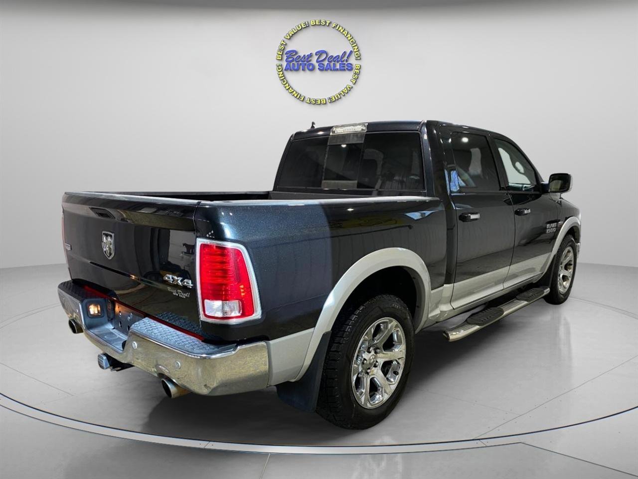 Used 2016 RAM 1500 Laramie w/ Convenience Group AWD/4WD image 4