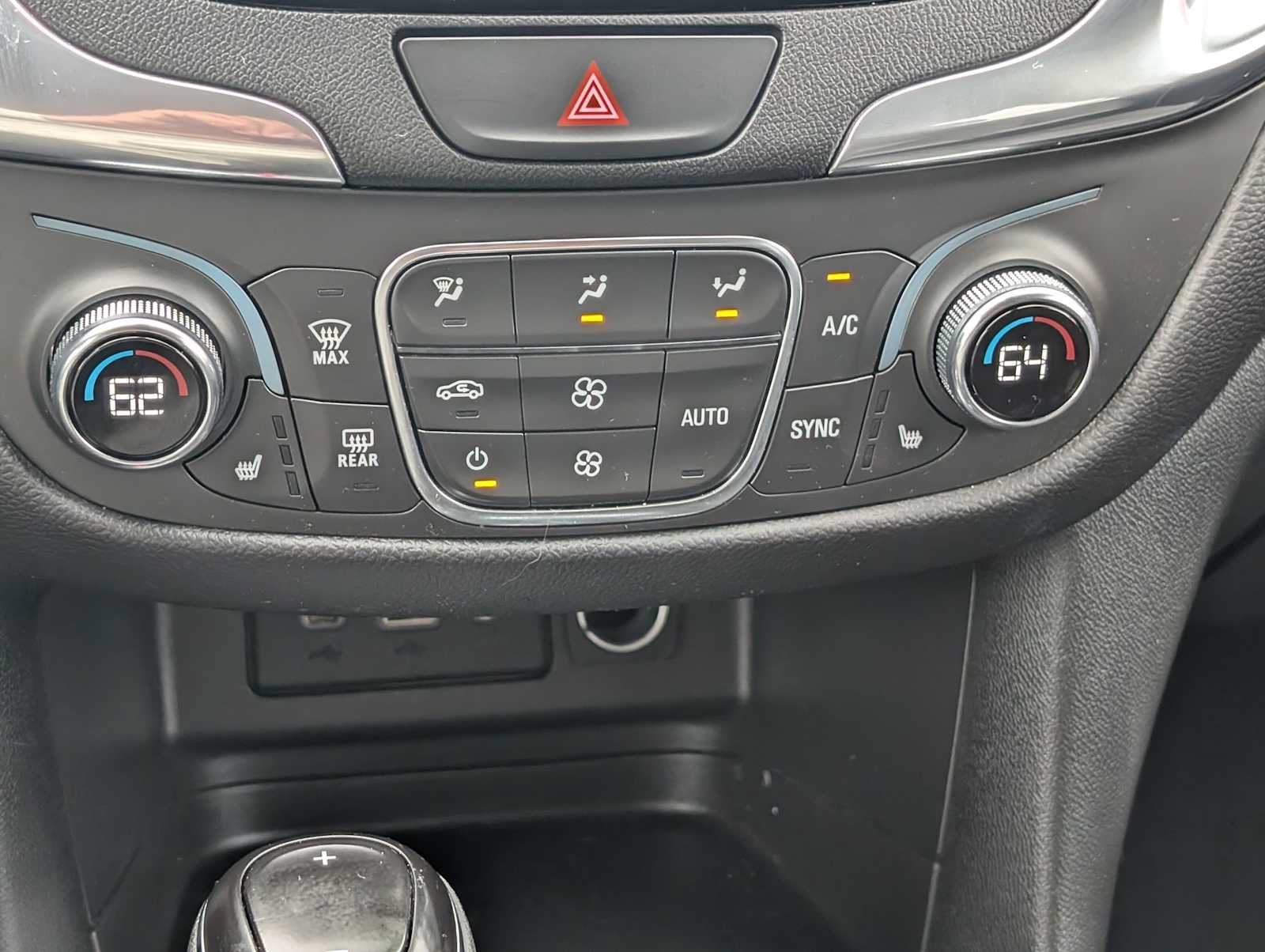 Used 2021 Chevrolet Equinox LT FWD image 24