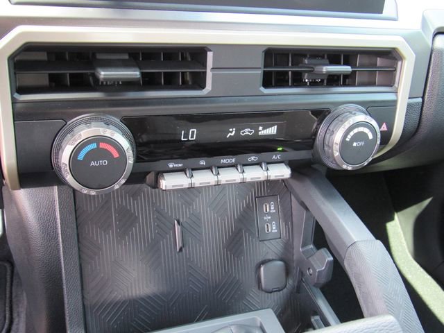 Used 2025 Toyota Tacoma TRD Sport image 26