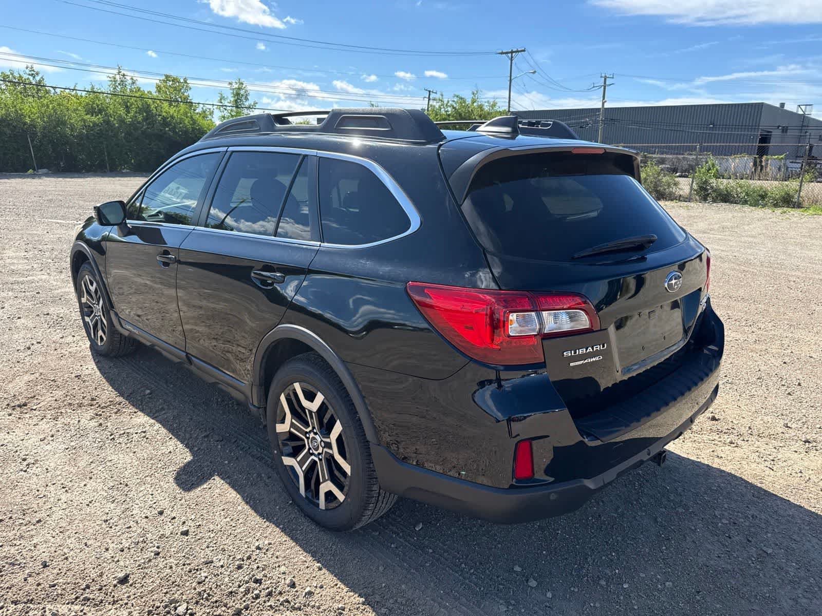 Used 2017 Subaru Outback 3.6R Limited AWD/4WD image 2