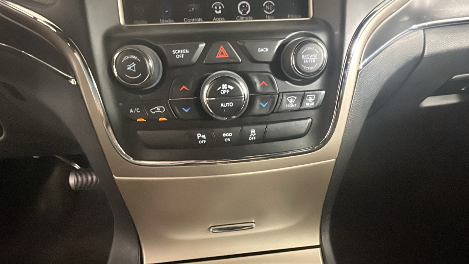 Used 2015 Jeep Grand Cherokee Limited w/ Trailer Tow Group IV AWD/4WD image 25