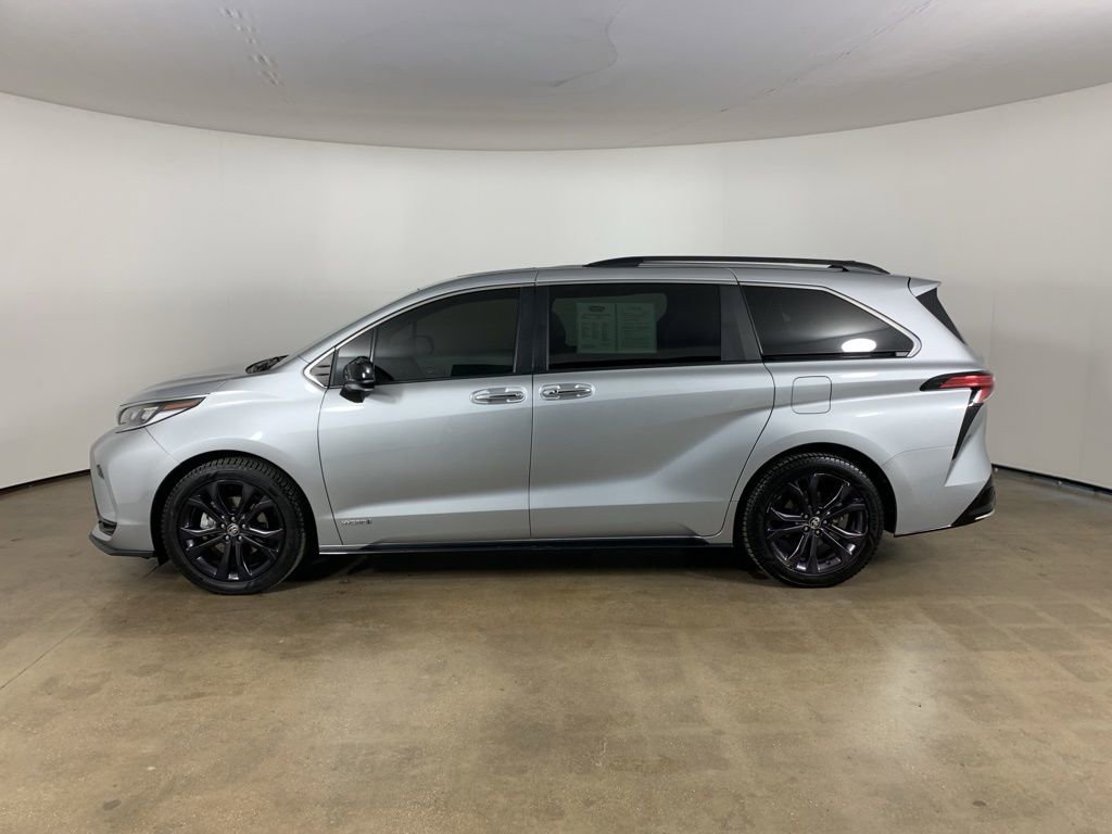 Used 2021 Toyota Sienna XSE w/ XSE Plus Package image 17