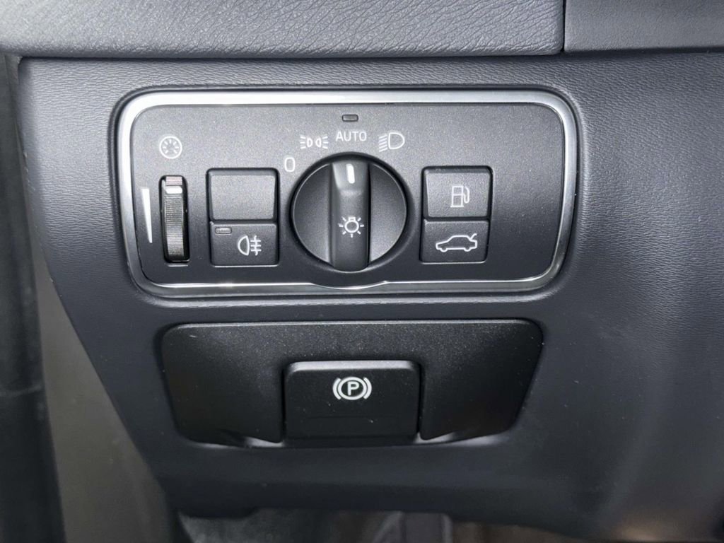 Used 2018 Volvo S60 T5 Inscription Platinum image 27