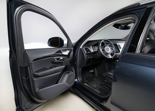 Used 2019 Volvo XC90 T5 Momentum w/ Multimedia Package image 27