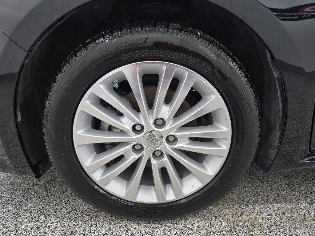 Used 2013 Toyota Avalon XLE Touring FWD image 30