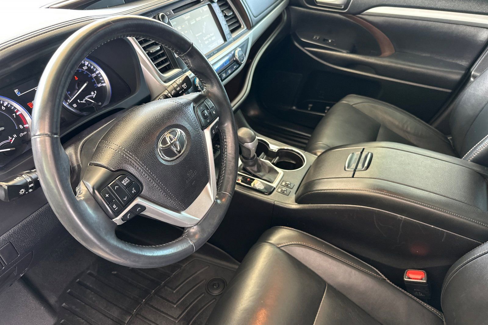 Used 2017 Toyota Highlander XLE image 10