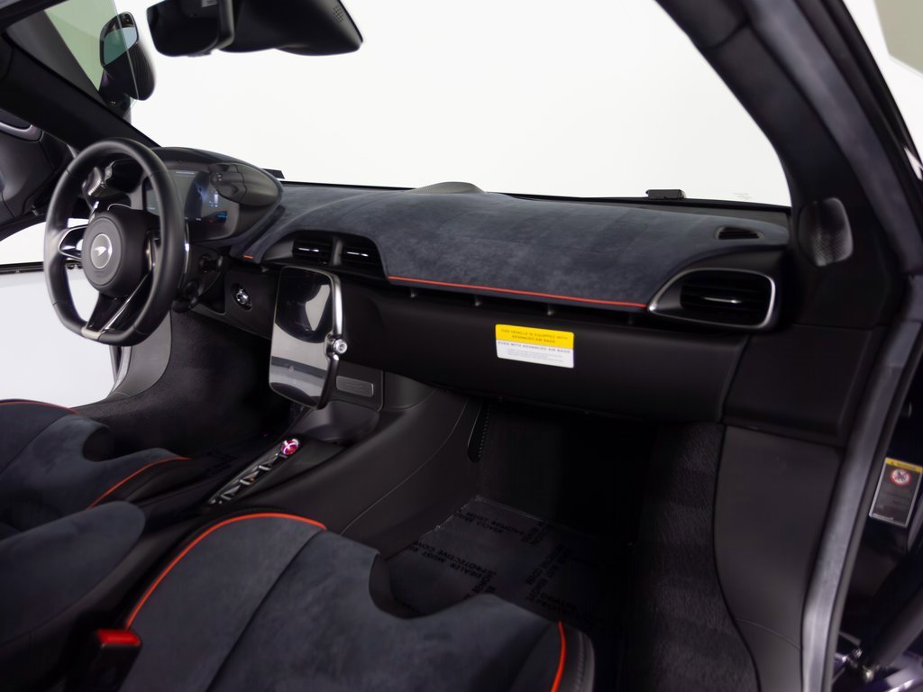 Used 2023 McLaren Artura image 24