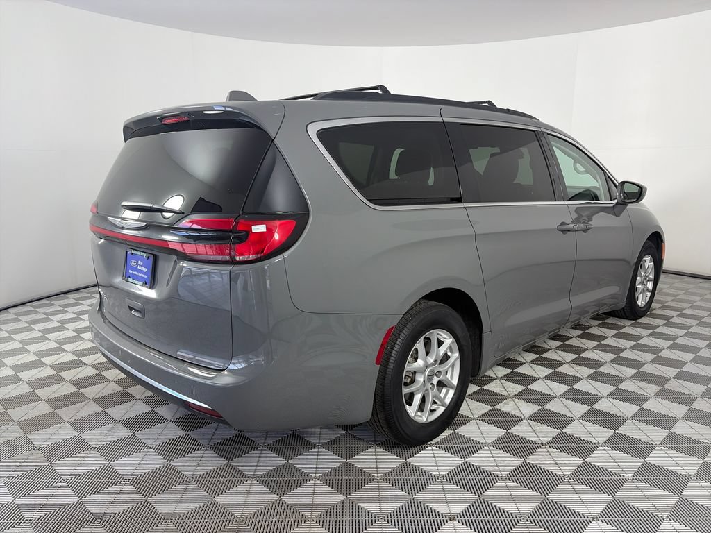 Used 2022 Chrysler Pacifica Touring-L FWD image 7