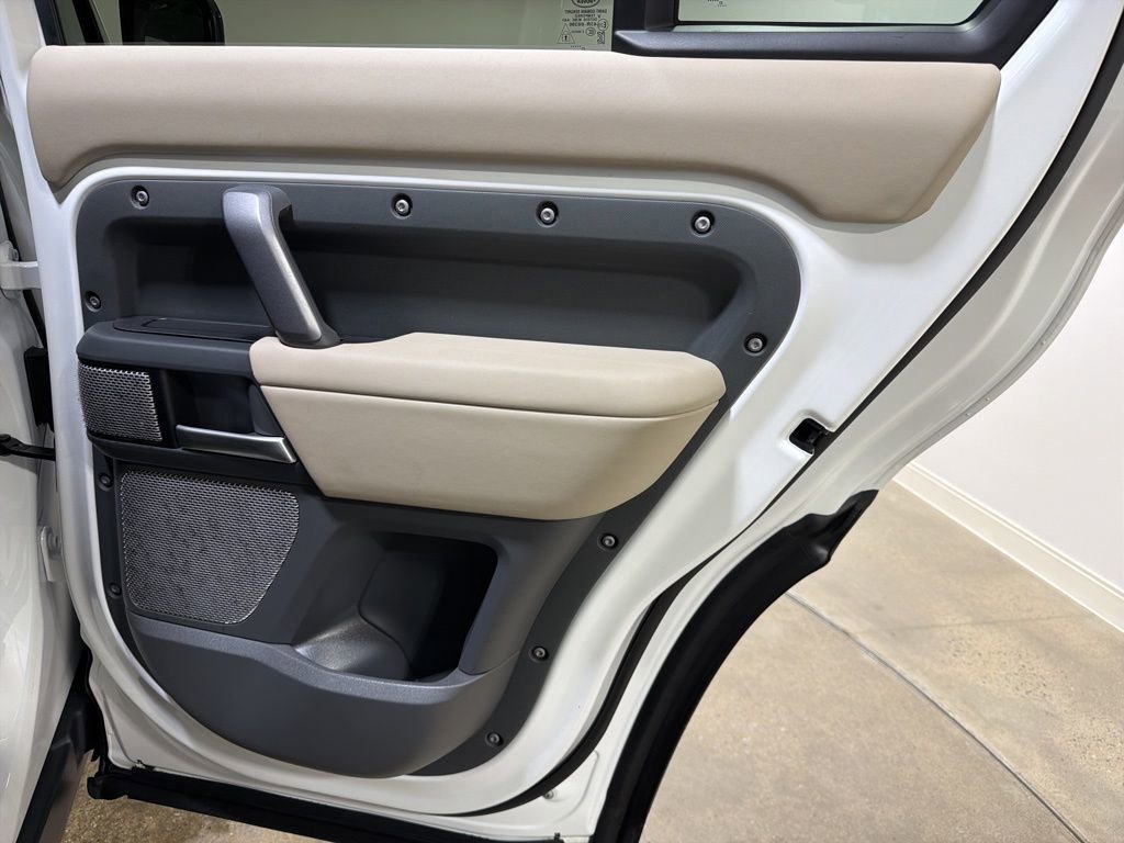 Used 2024 Land Rover Defender 130 X-Dynamic SE image 26