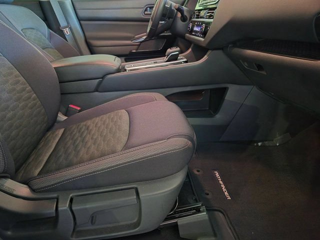 Used 2025 Nissan Pathfinder SV FWD image 21