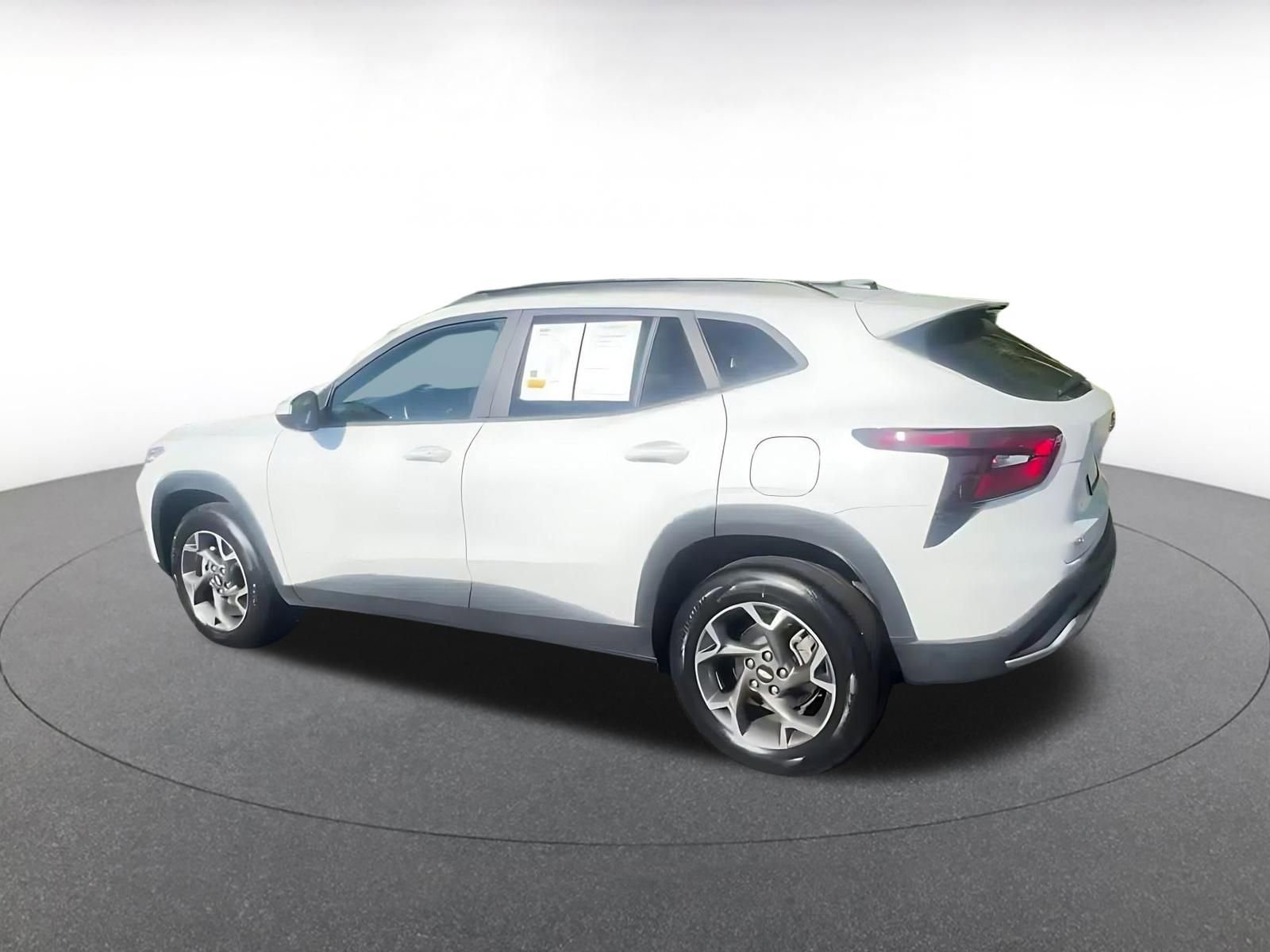 Used 2025 Chevrolet Trax LT w/ LT Convenience Package FWD image 10