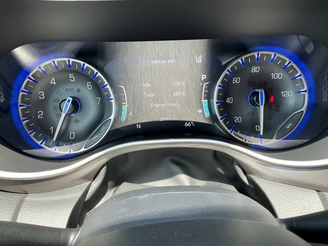 Used 2025 Chrysler Pacifica Select FWD image 24