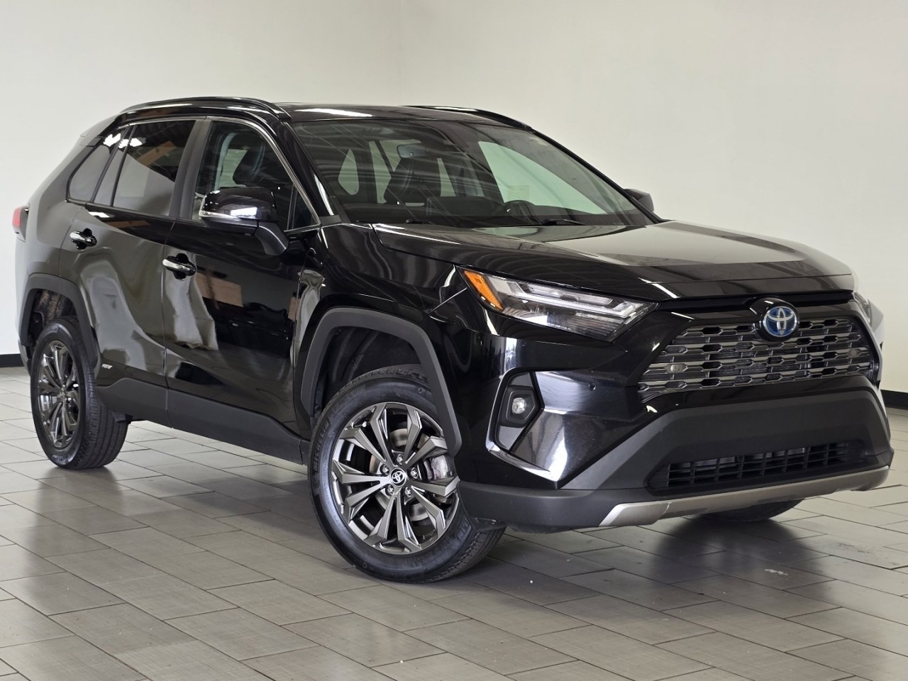 Used 2023 Toyota RAV4 Limited AWD/4WD image 2