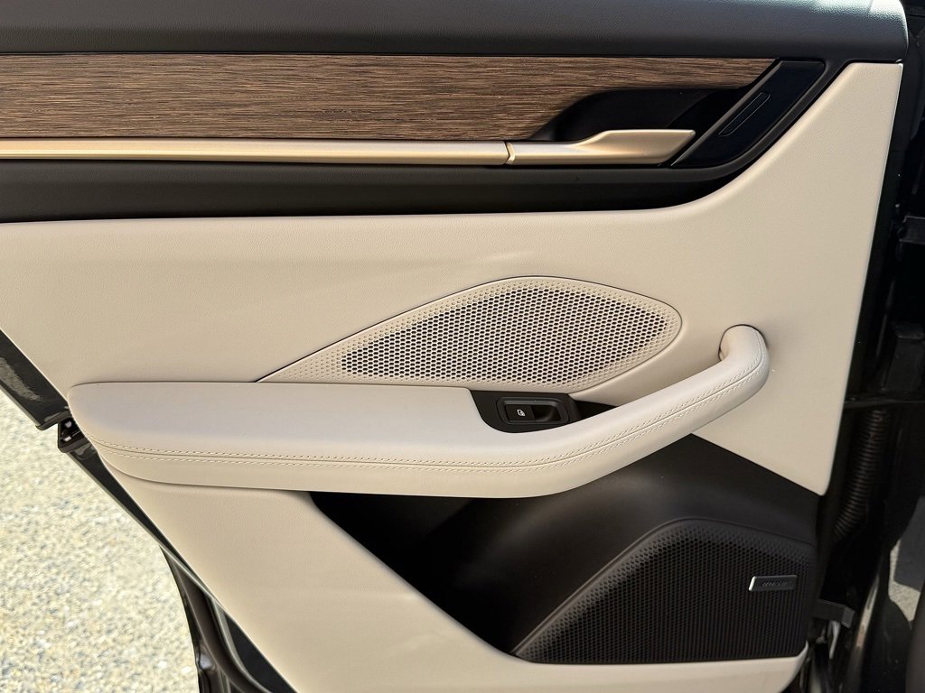 New 2024 Porsche Macan 4 Electric image 17