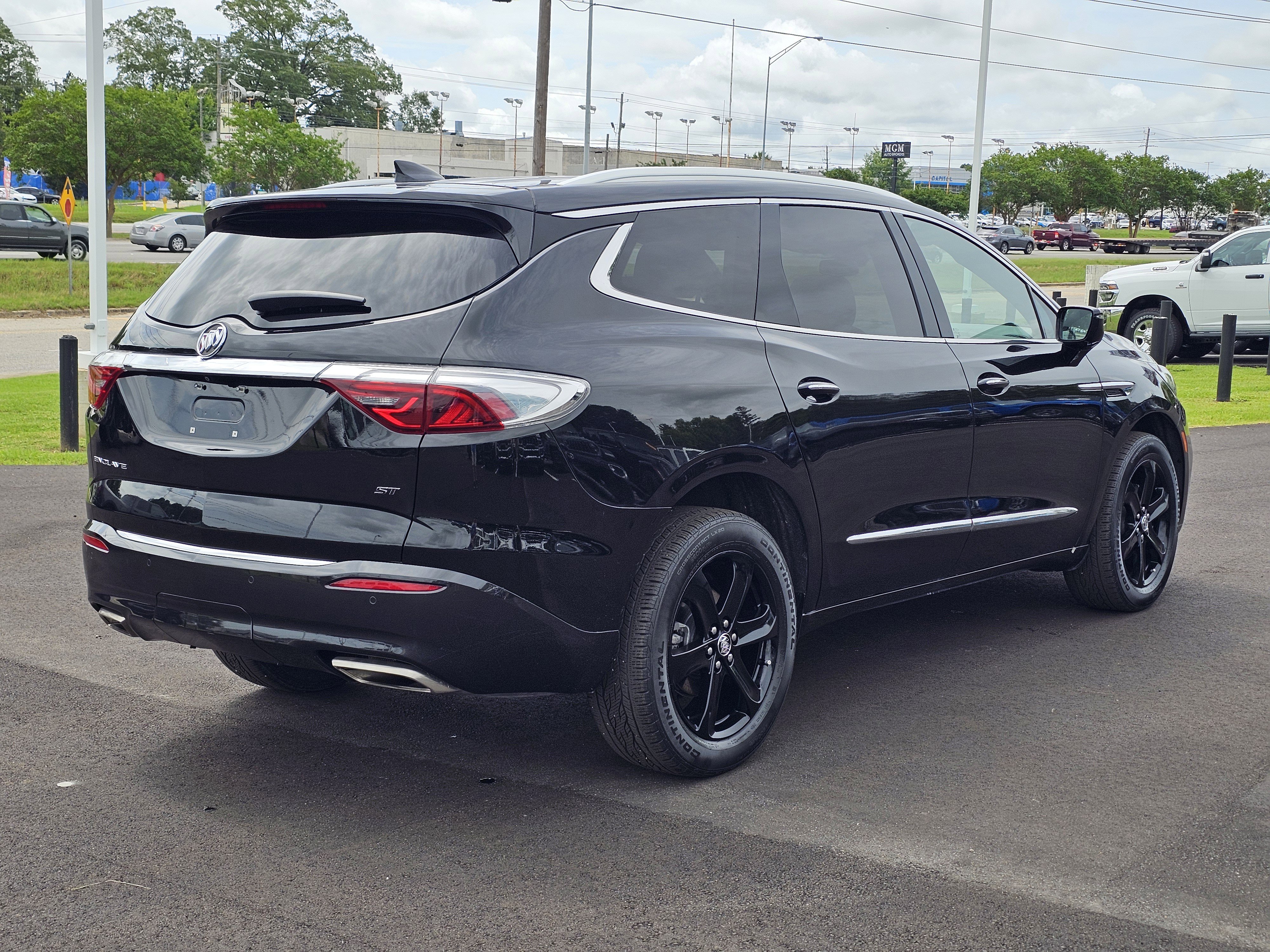 Used 2023 Buick Enclave Essence w/ Experience Buick Package FWD image 8
