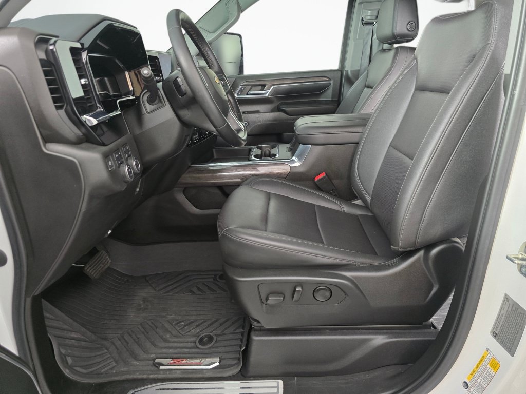 Used 2024 Chevrolet Silverado 3500 LTZ w/ LTZ Plus Package AWD/4WD image 18