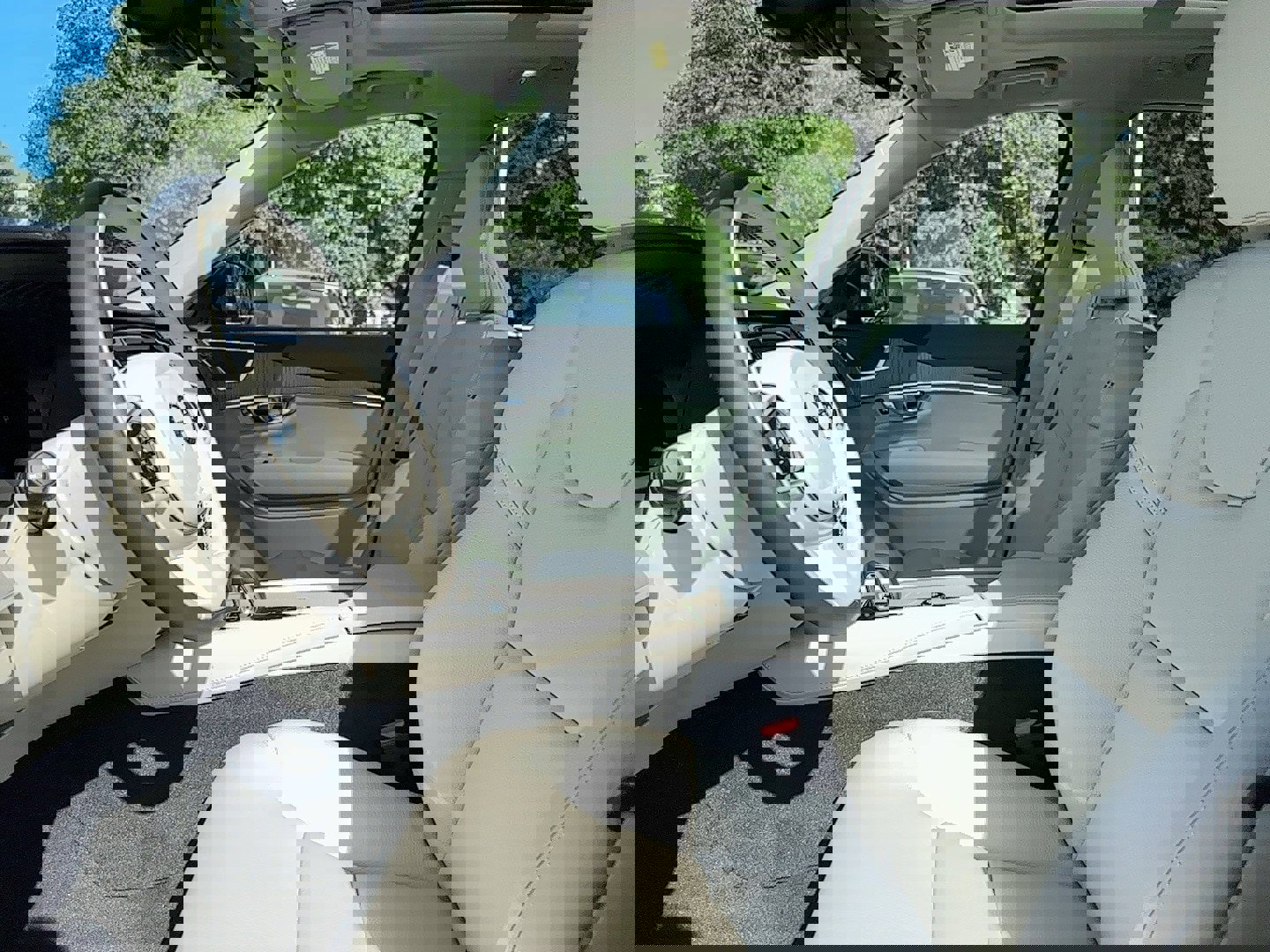 New 2025 Volvo XC90 T8 Core w/ Climate Package image 13