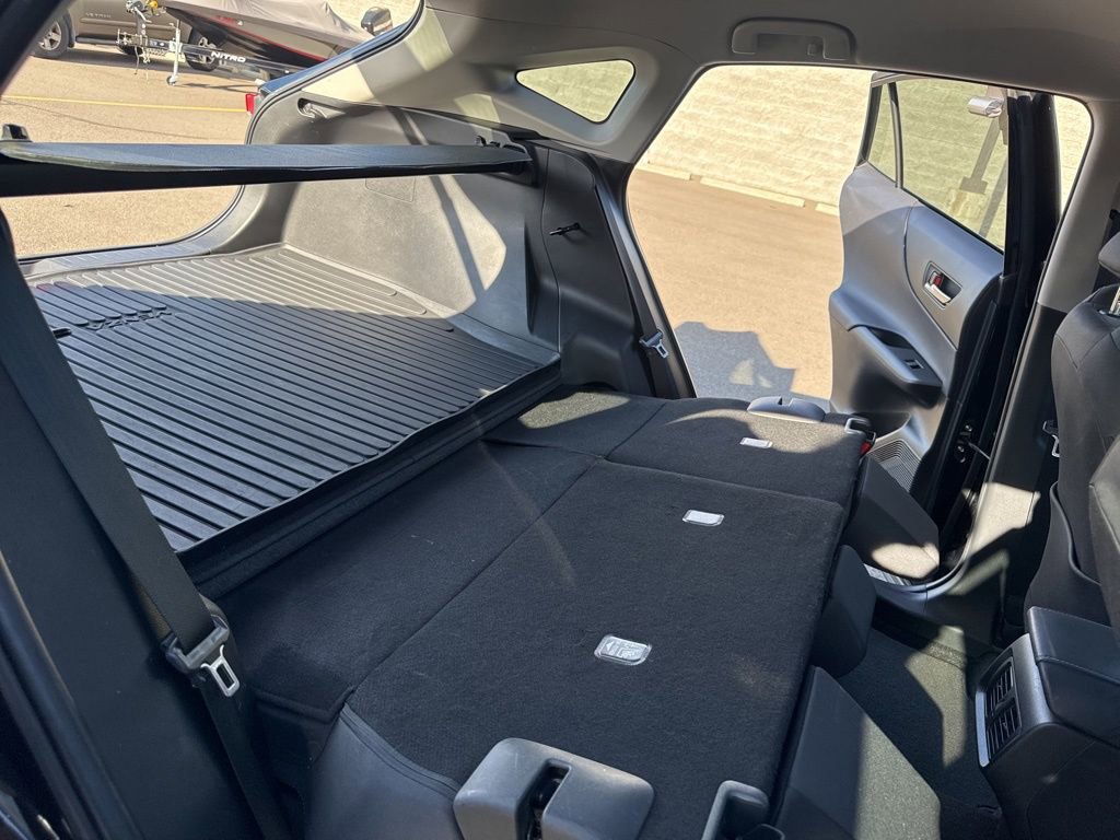 Used 2021 Toyota Venza LE image 18