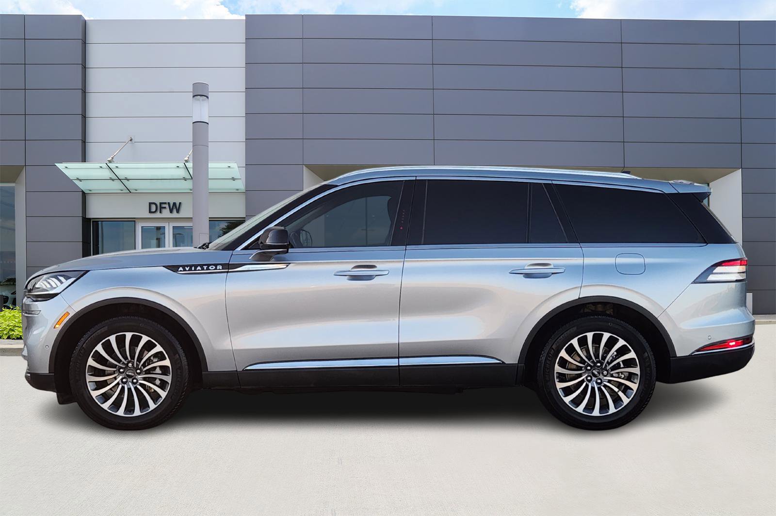 Used 2022 Lincoln Aviator Reserve w/ Equipment Group 201A image 3