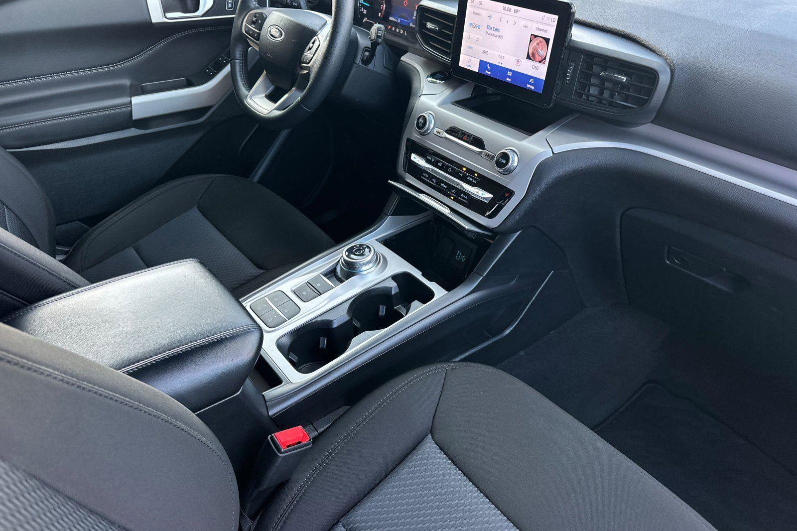 Used 2023 Ford Explorer XLT image 18
