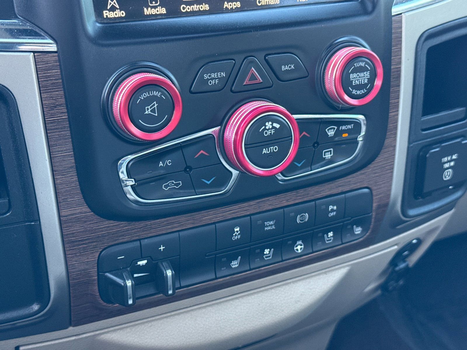 Used 2014 RAM 3500 Laramie w/ Cold Weather Group image 23