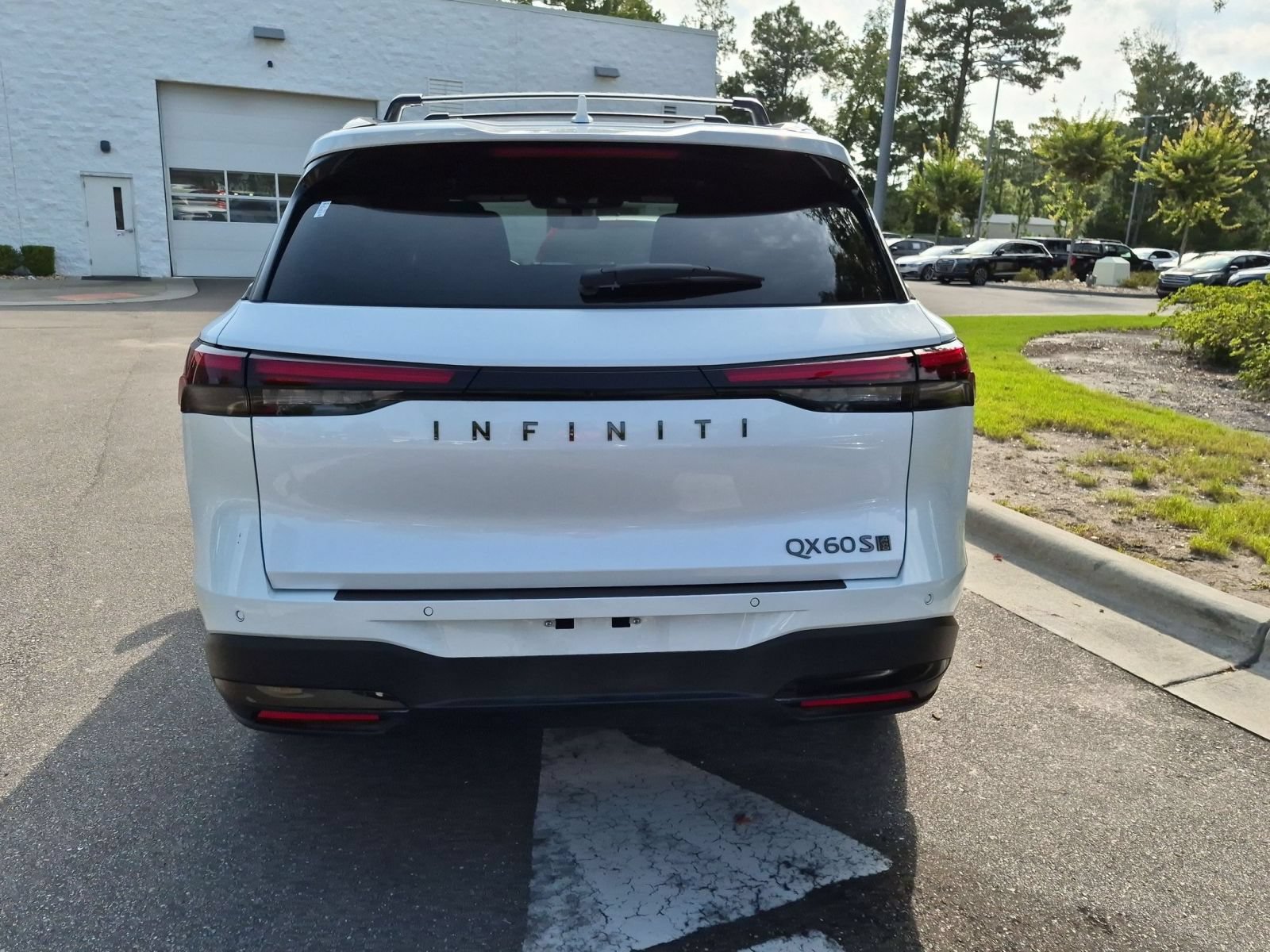 Used 2026 INFINITI QX60 Sport w/ Dark Cargo Package AWD/4WD image 4