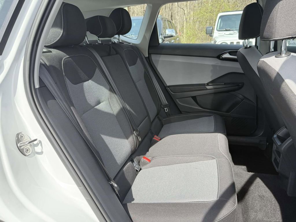 Used 2024 Volkswagen Taos S image 11