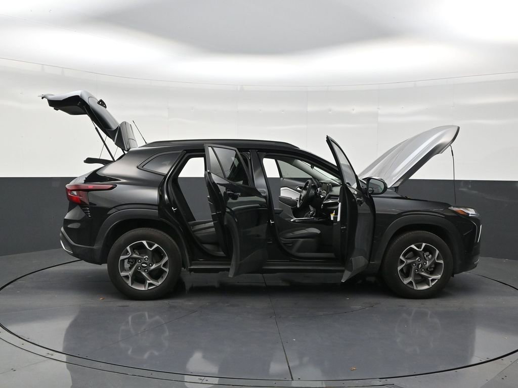 Used 2025 Chevrolet Trax LT FWD image 29