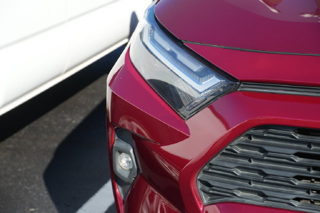 Used 2022 Toyota RAV4 XLE Premium AWD/4WD image 7