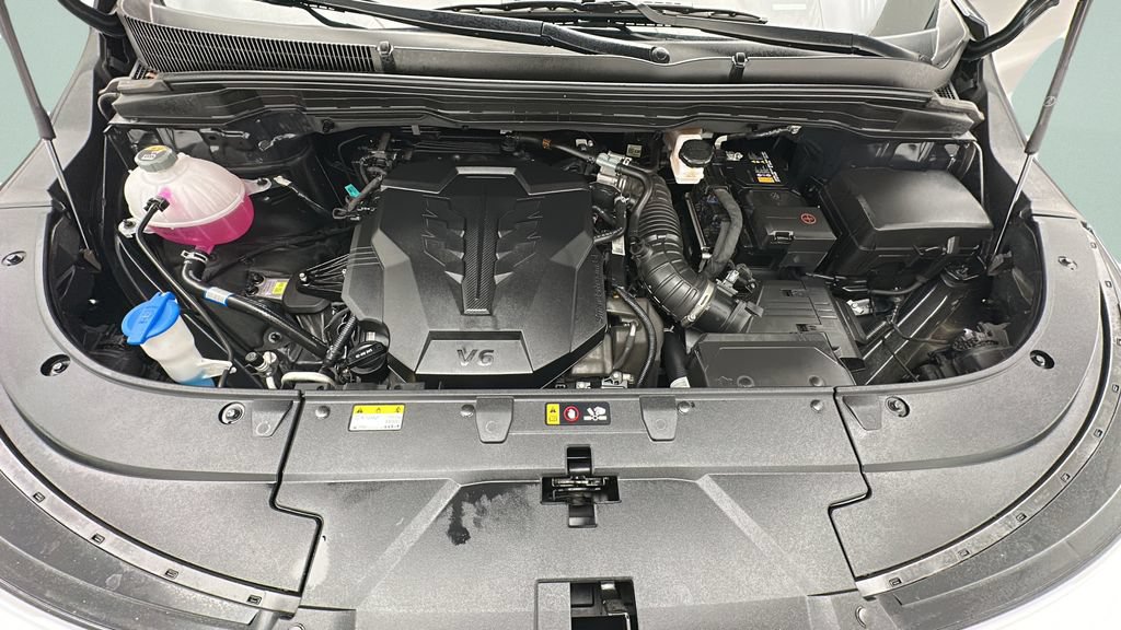 Used 2025 Kia Carnival FWD image 22