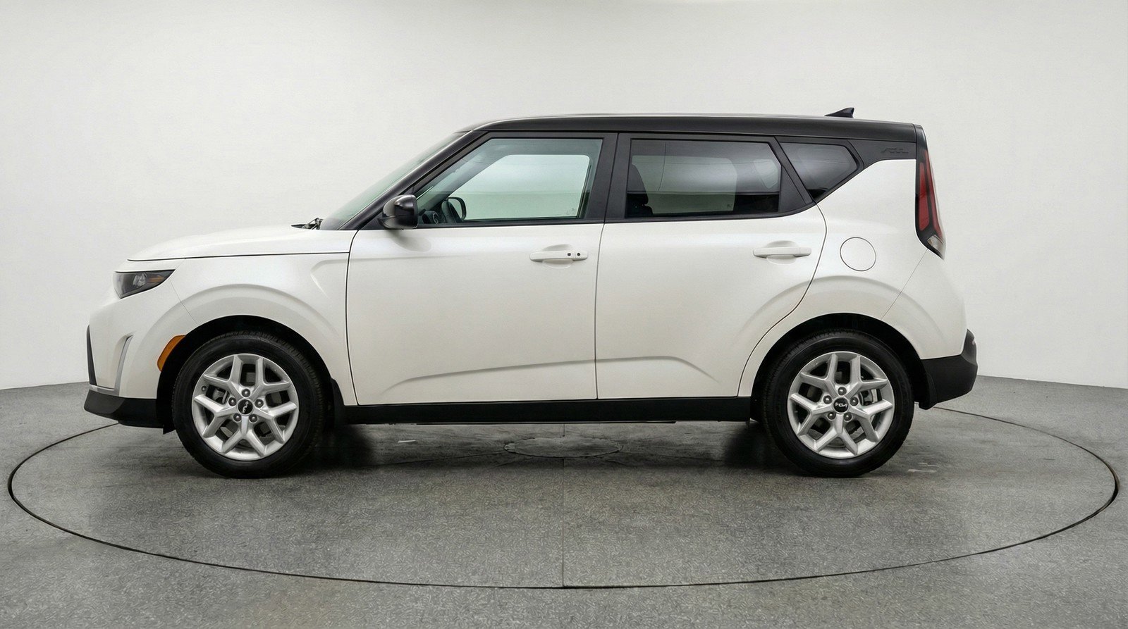 Used 2025 Kia Soul LX w/ LX Technology Package image 5